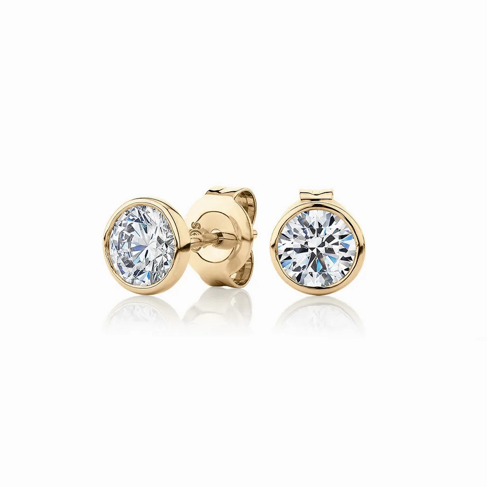 Round Brilliant stud earrings with 1 carat* of diamond simulants in 10 carat yellow gold
