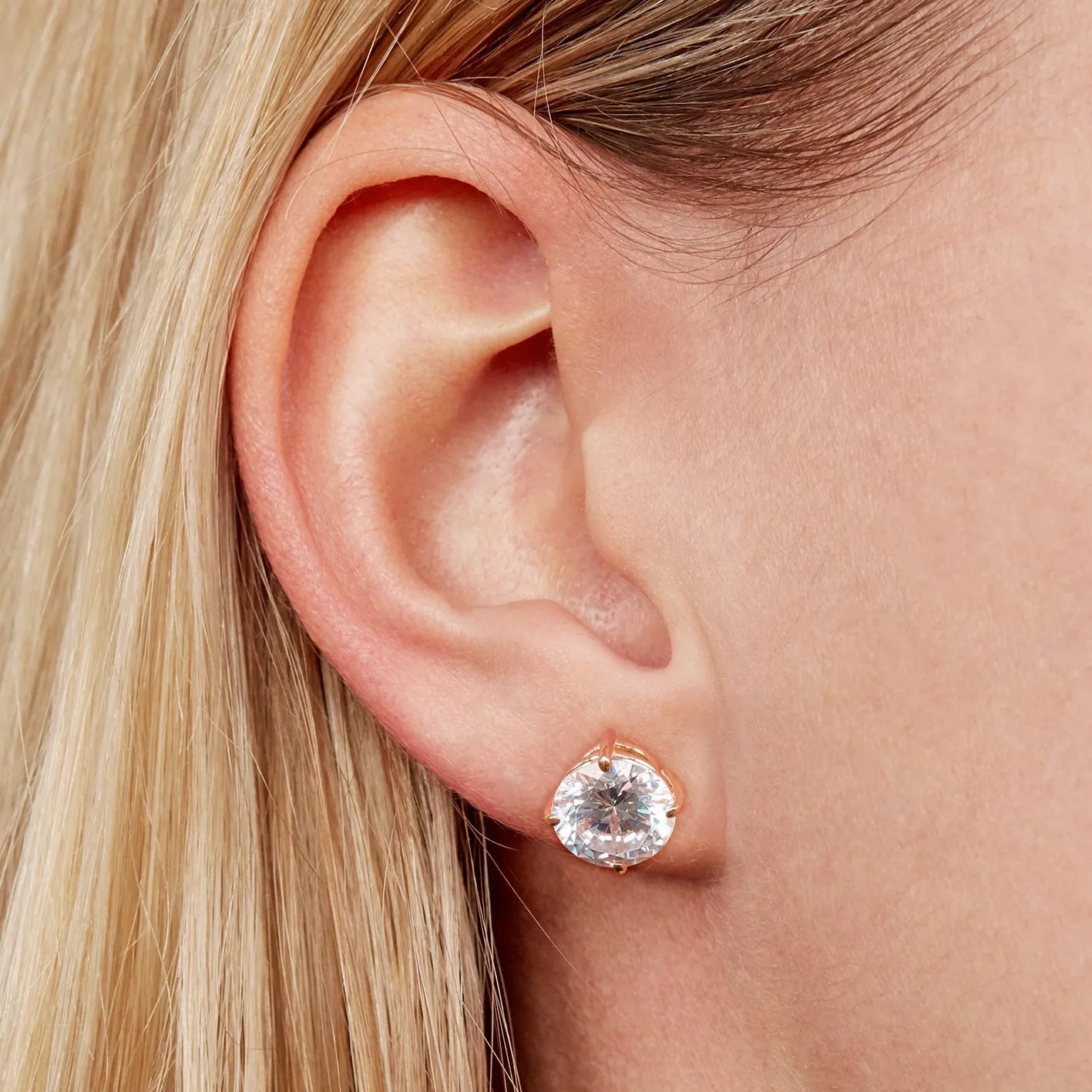 Round Brilliant stud earrings with 6 carats* of diamond simulants in 10 carat rose gold