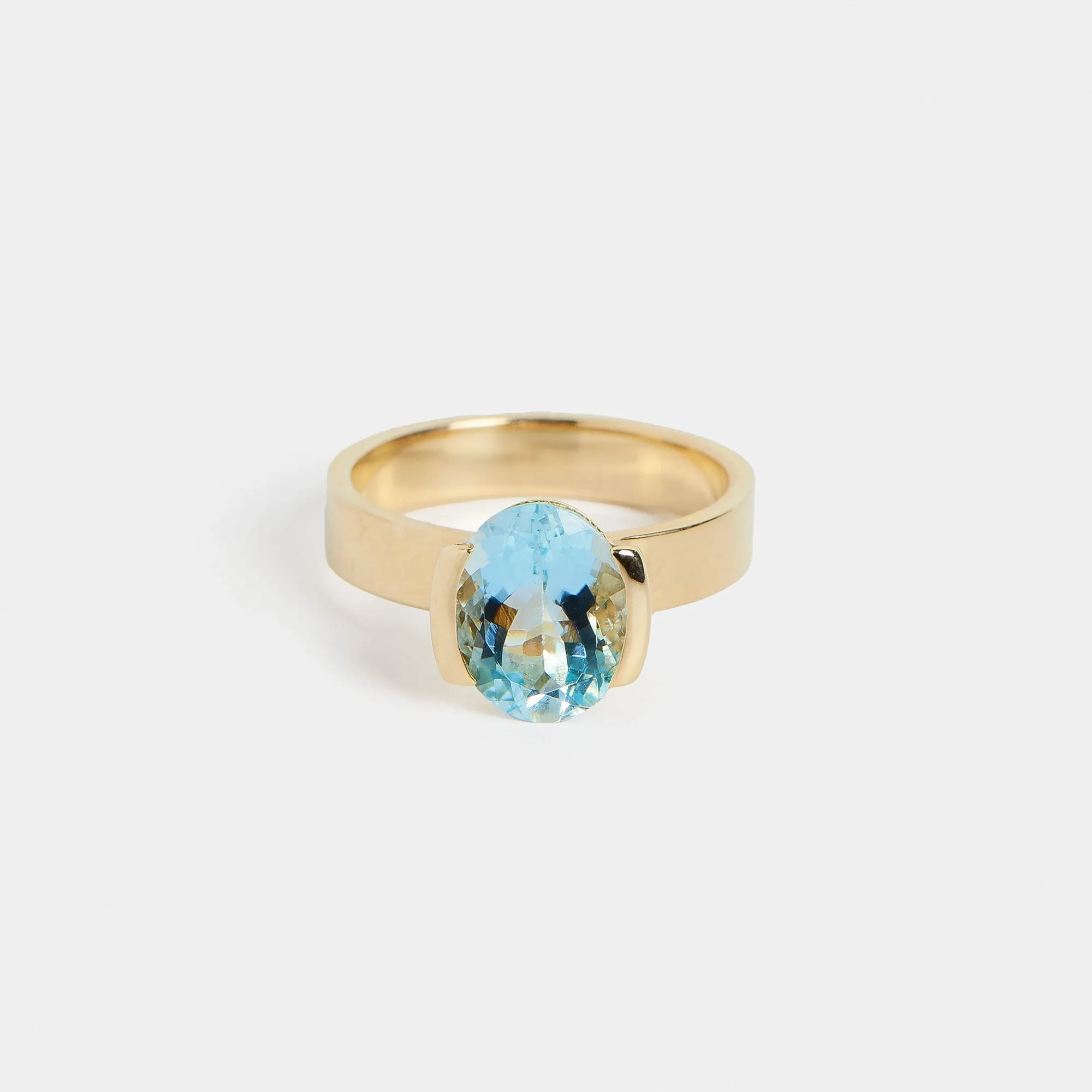 Silvi Ring with Aquamarine in Gold
