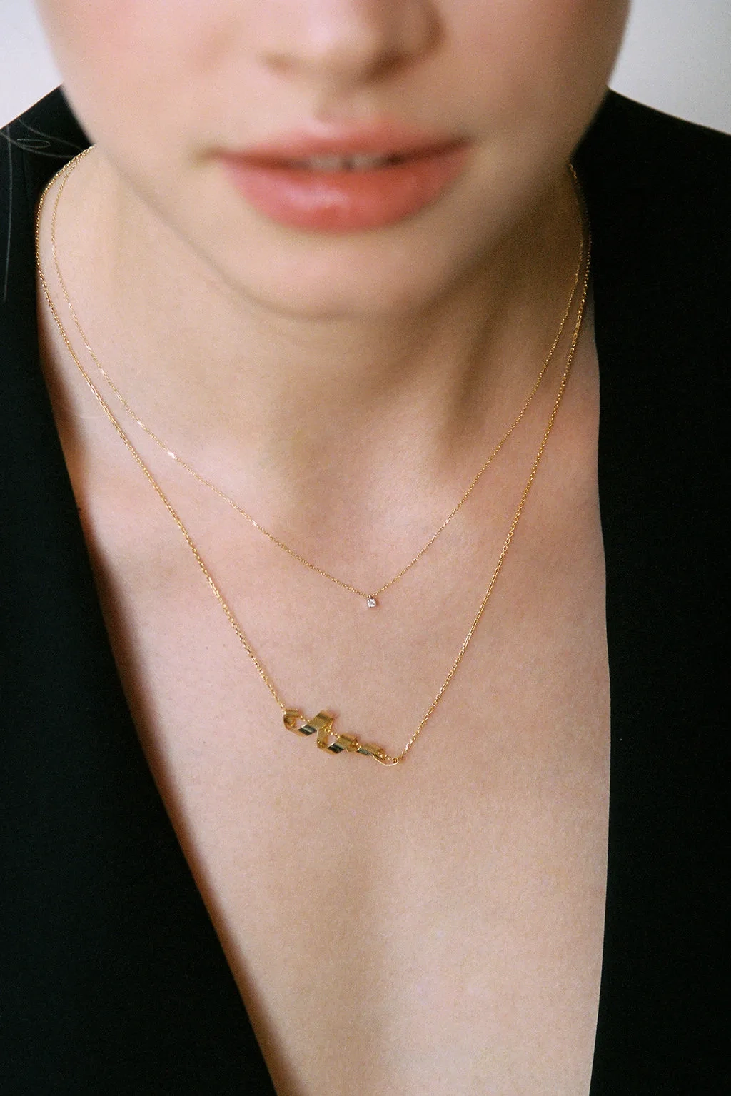 Small Minibox 18K Gold Necklace w. Diamond