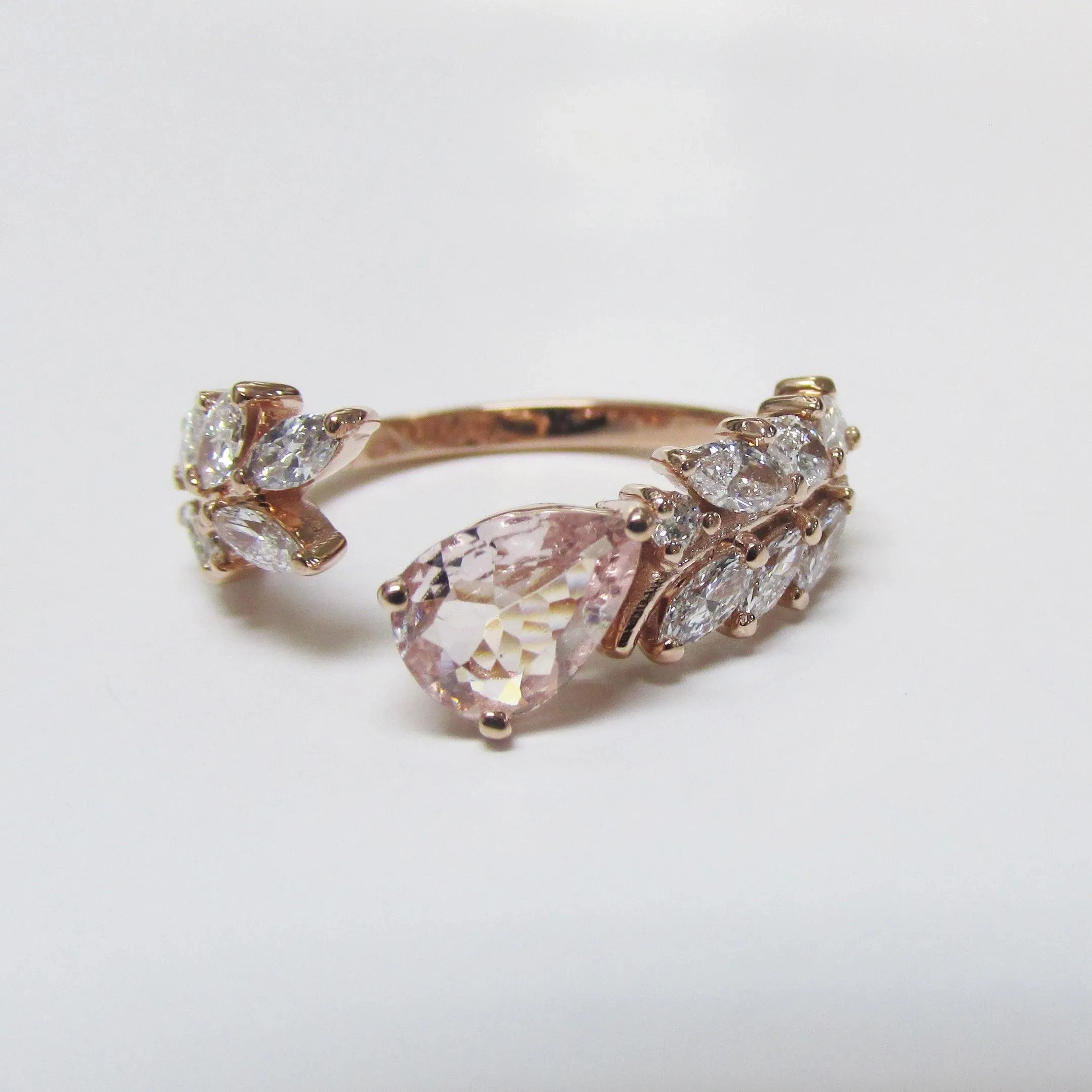Sweeping Ivy Diamond Ring with Morganite