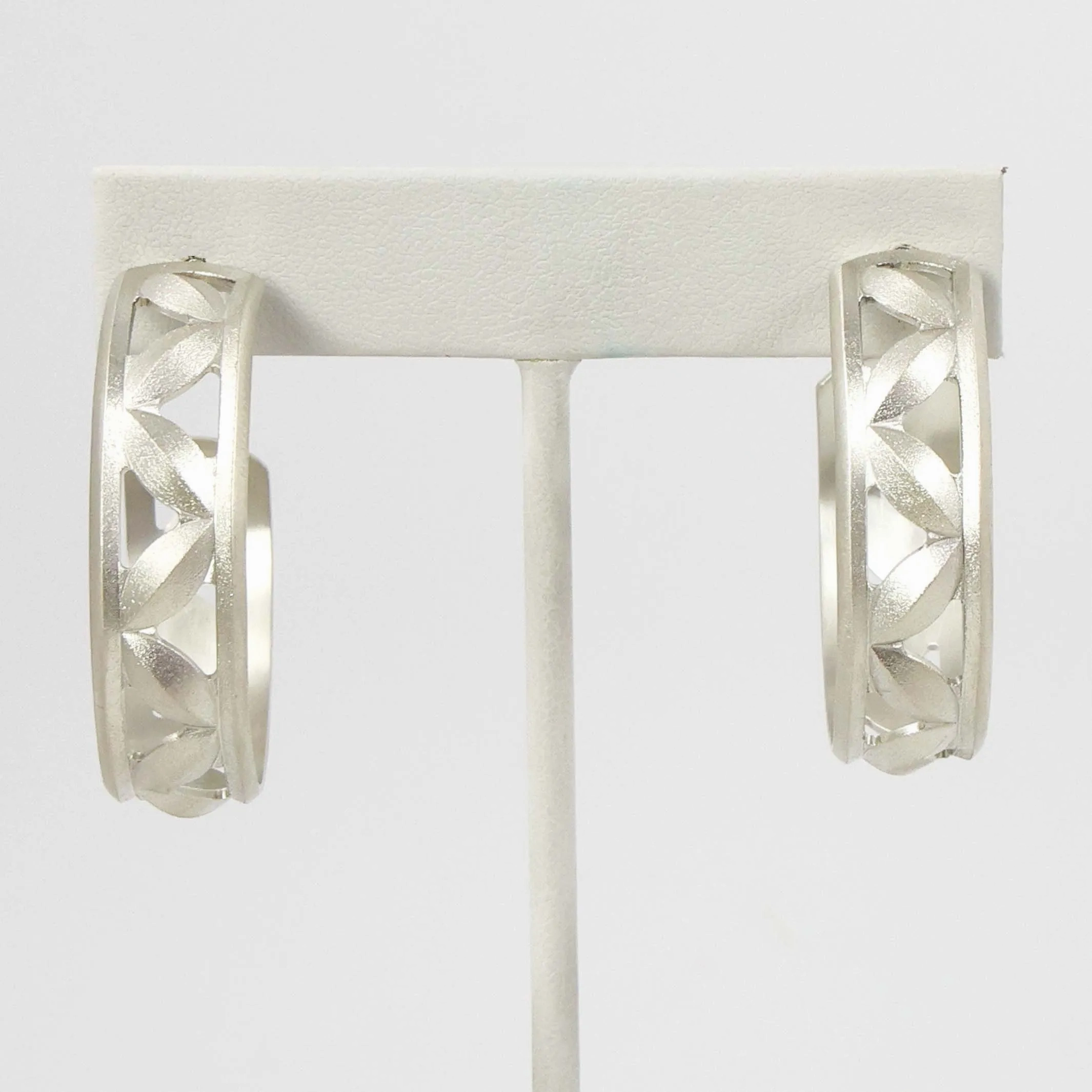 Sweet Pea Hoop Earrings