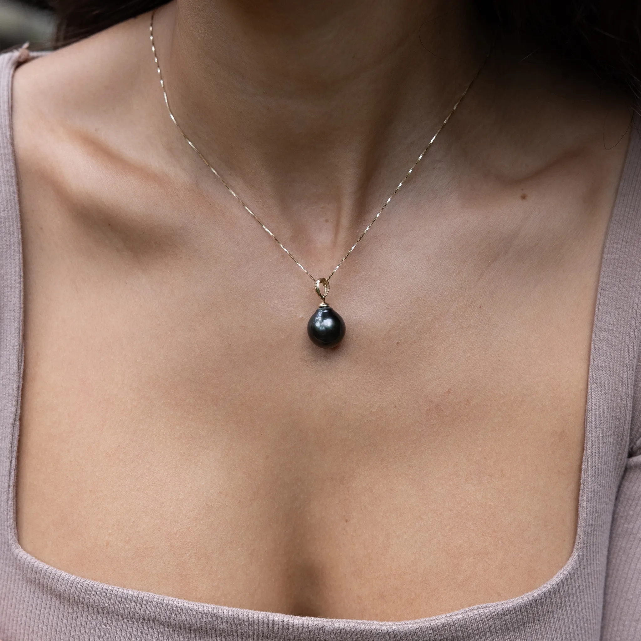 Tahitian Black Pearl Pendant in Gold - 12-13mm