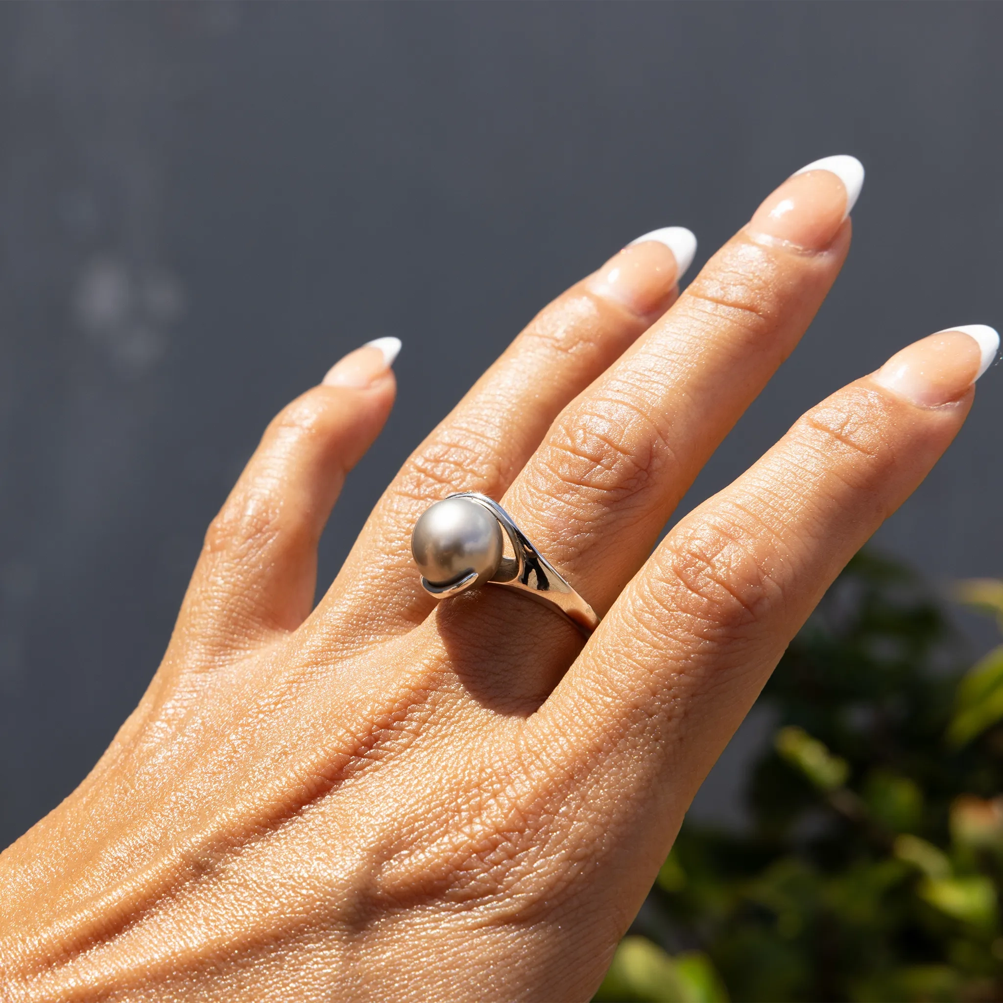 Tahitian Black Pearl Ring in White Gold - 10-11mm