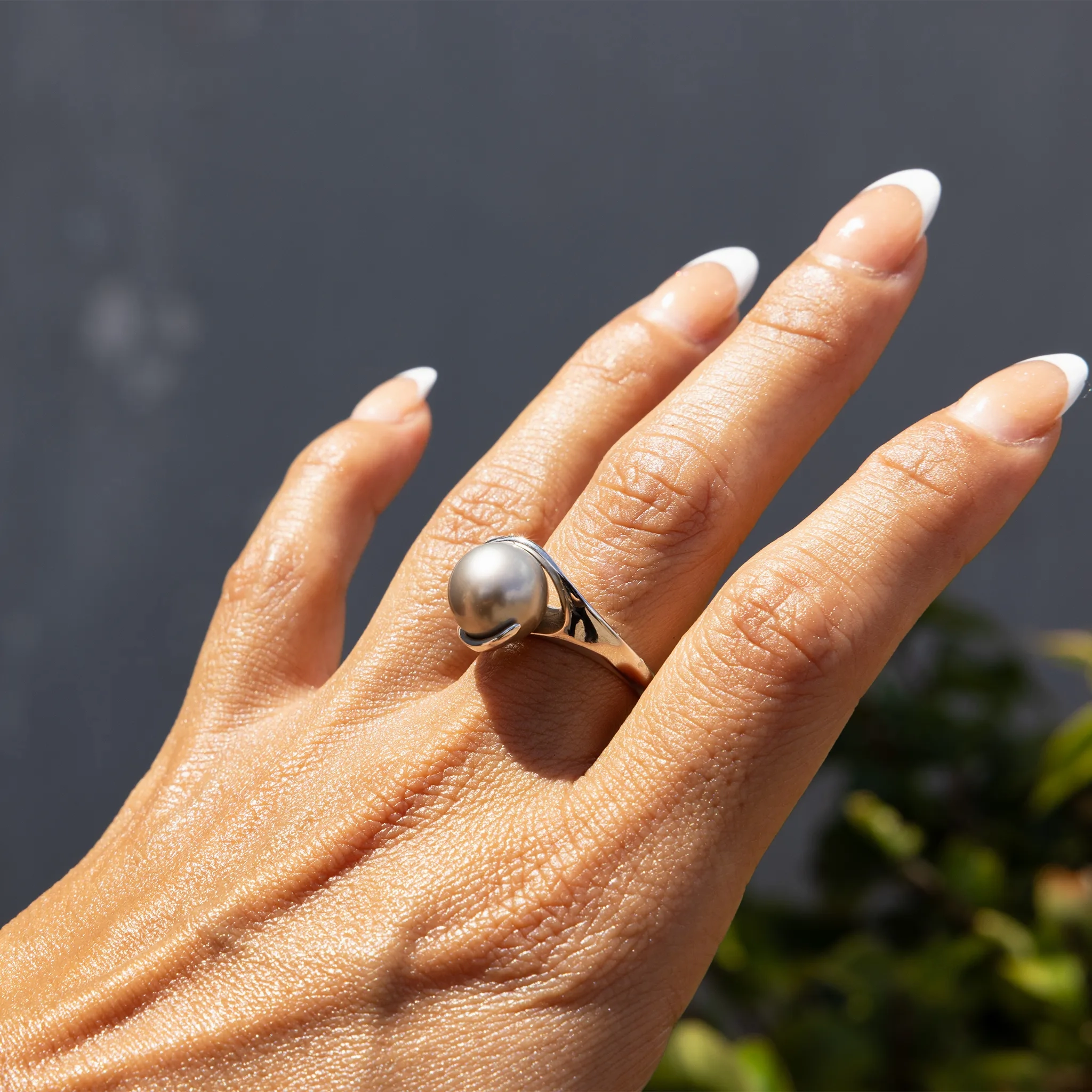 Tahitian Black Pearl Ring in White Gold - 10-11mm