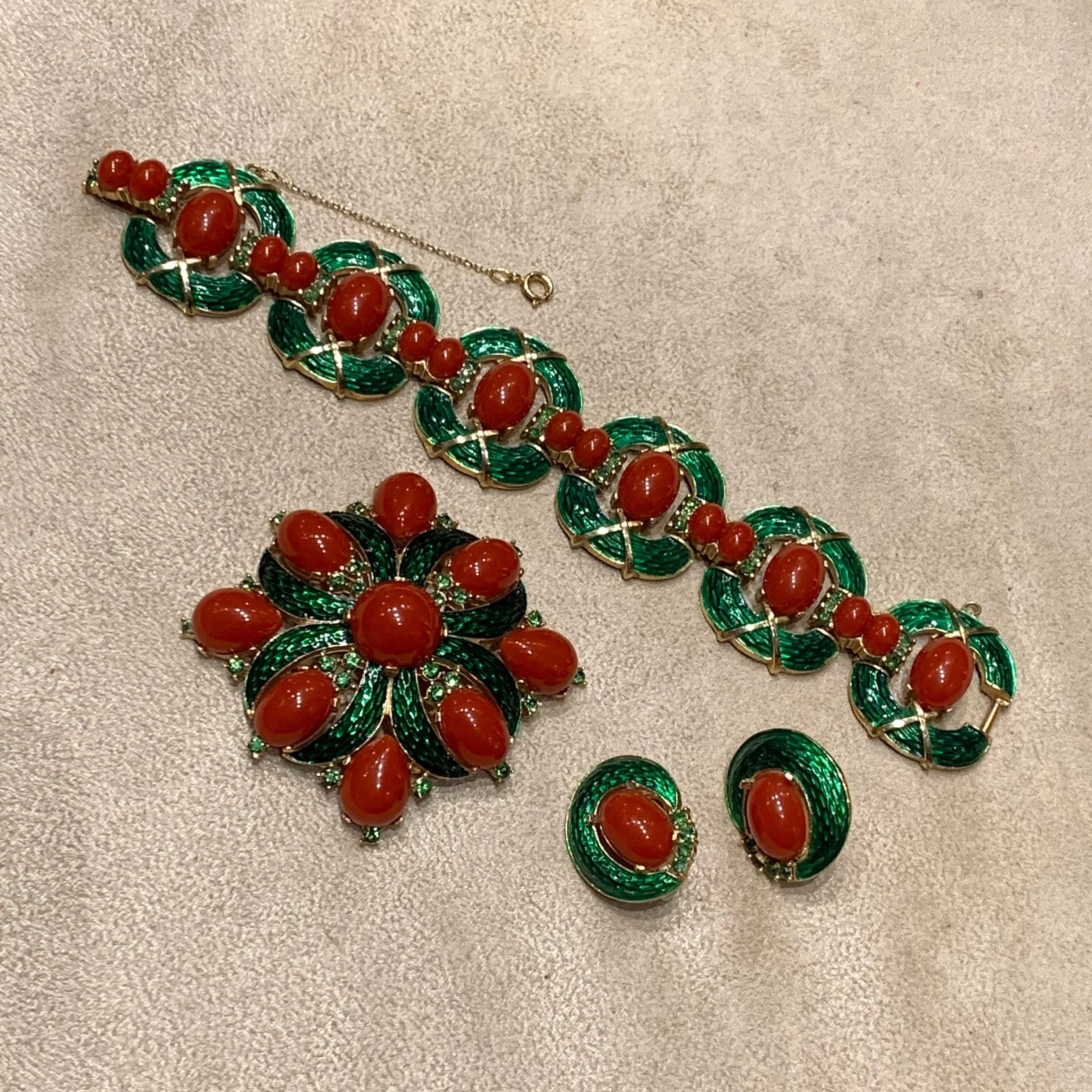 Trifari L??Orient Collection Green Carnelian Vintage Bracelet