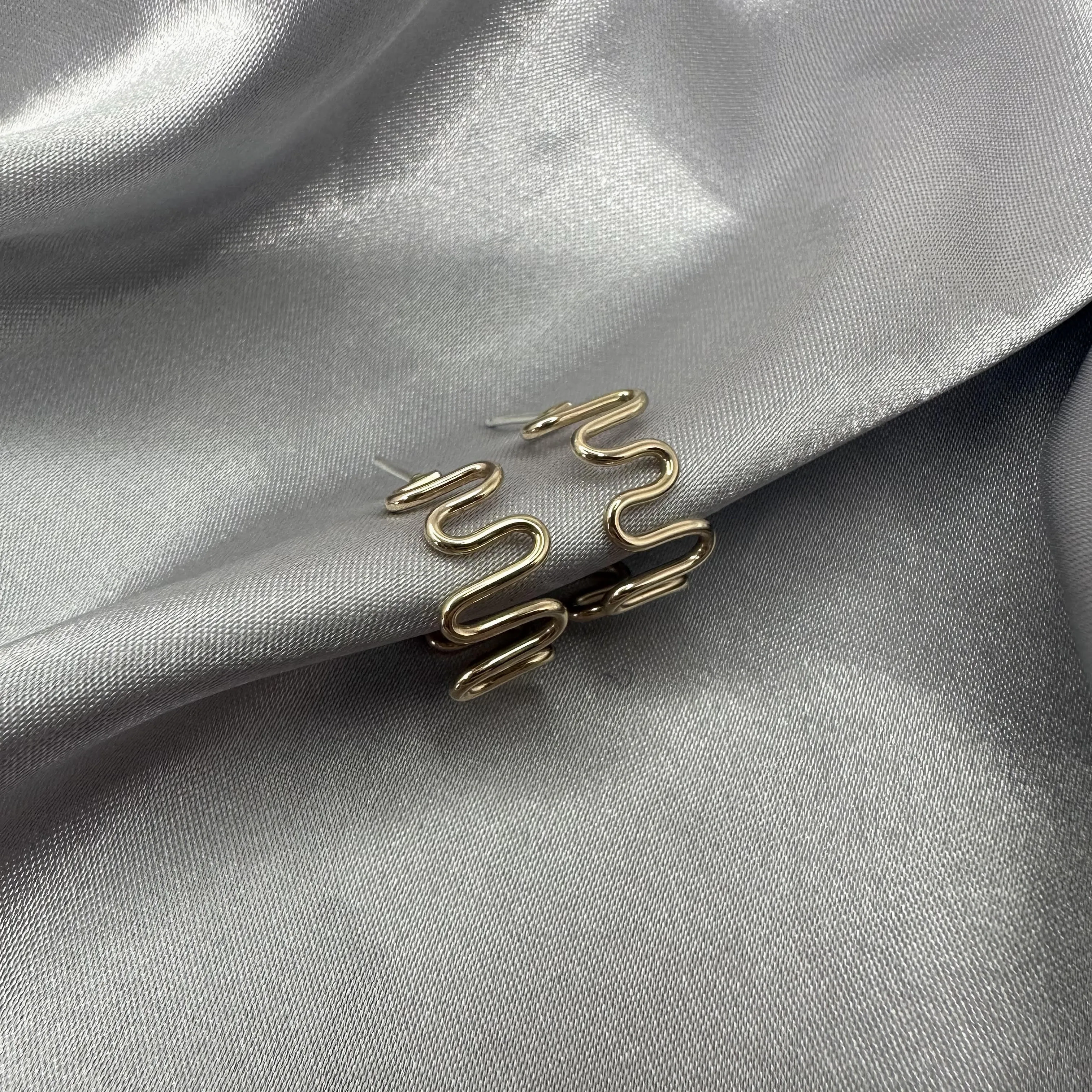 Wavy Hoops
