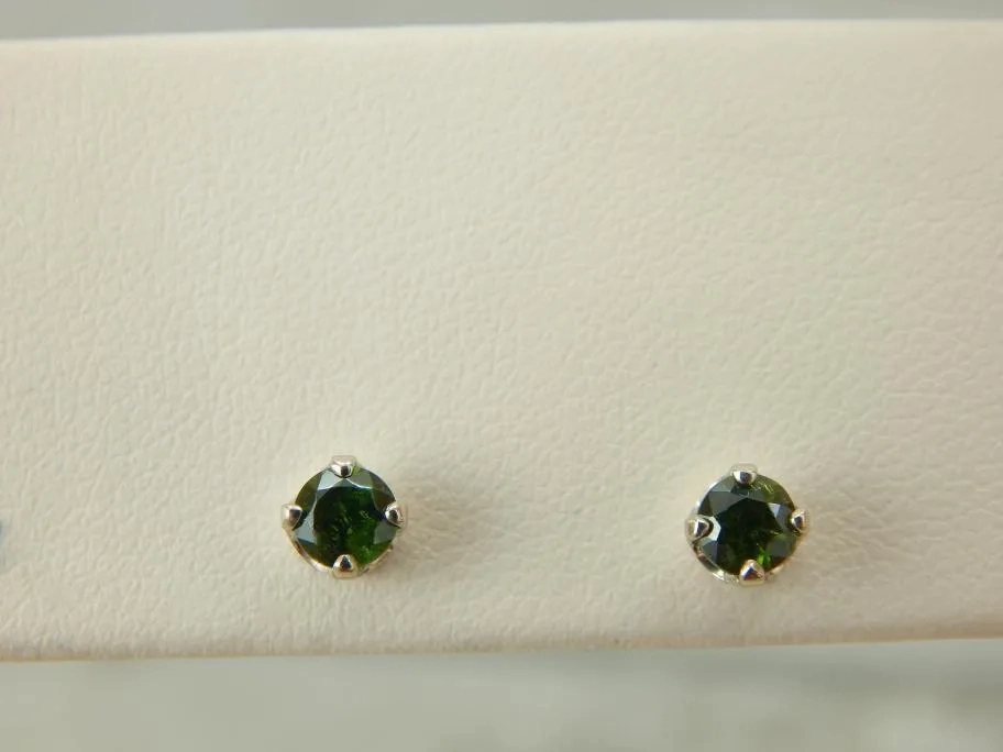 White Gold and Green Garnet Simple Stud Earrings